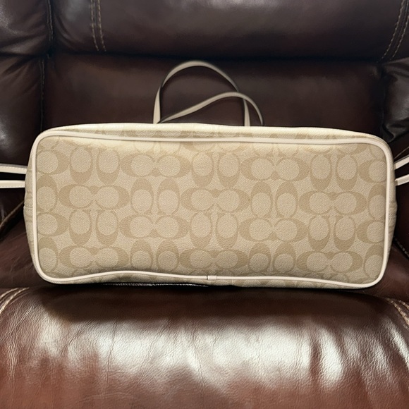 SOLD🔥🔥🔥Coach Signature Drawstring Carryall Shoulder Bag - Picture 6 of 14